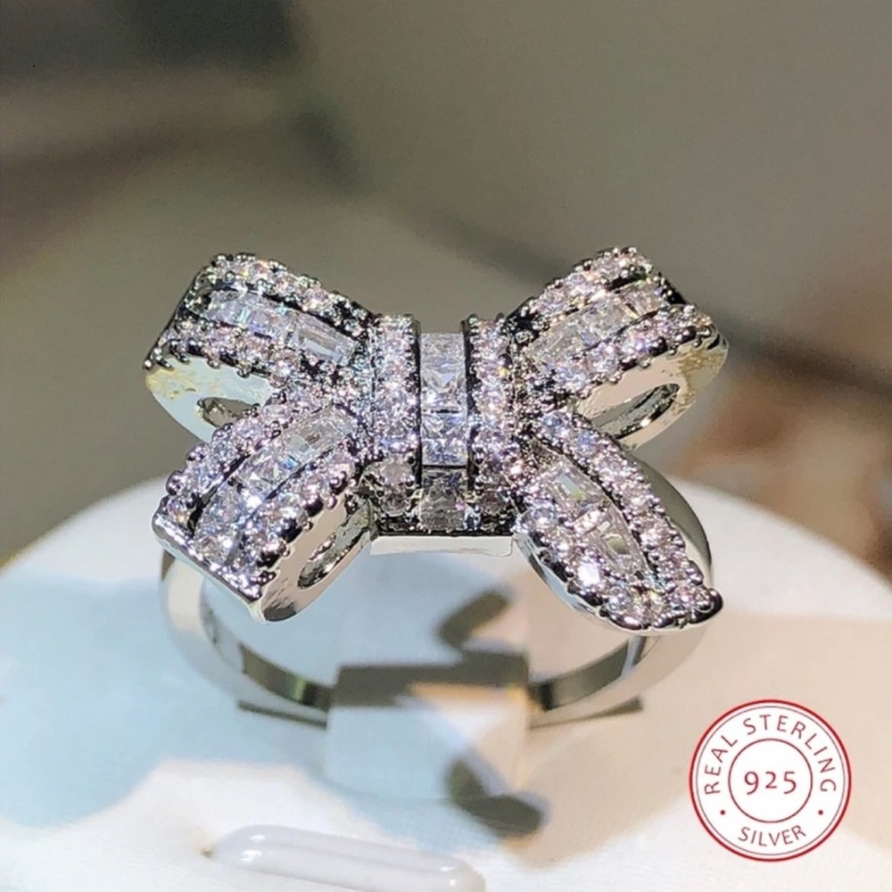 NIB✨Sterling 925 AAA CZ Bow Ring 
Size 7